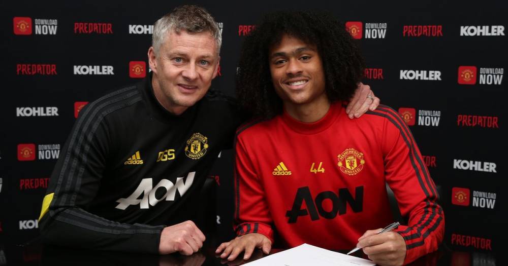 Tahith Chong signs new Manchester United contract - www.manchestereveningnews.co.uk - Manchester