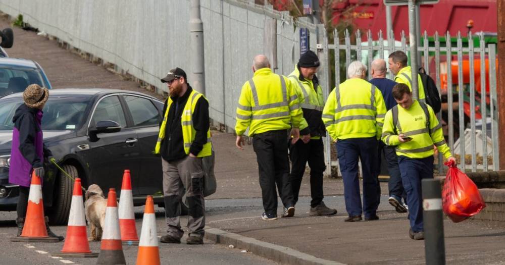 Nicola Sturgeon urged to intervene as unions warn frontline workers are at risk during lockdown - www.dailyrecord.co.uk