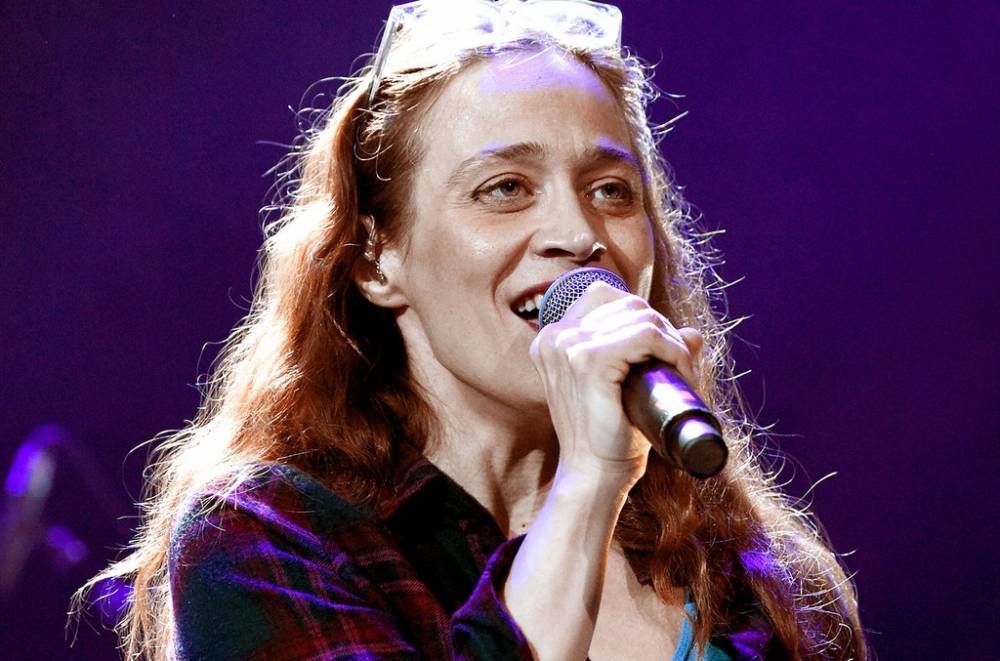 People Are Saying Fiona Apple Should Push Back Her Album's Release, She Thinks Otherwise - www.billboard.com - Britain - New York