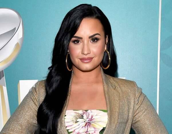 Demi Lovato's Star-Studded Celeb FaceTime Group Will Make Your Jaw Drop - www.eonline.com - county Love