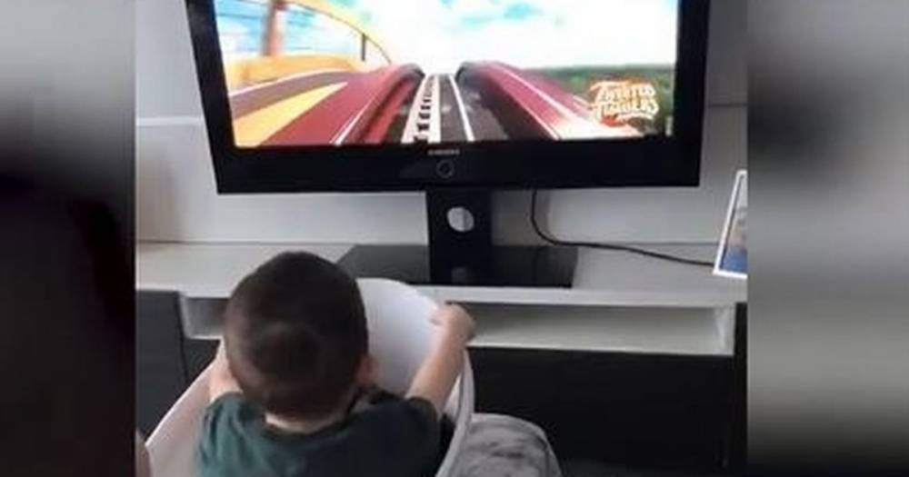 Parents are putting their children inside baskets to ride virtual roller coasters during lockdown - www.manchestereveningnews.co.uk