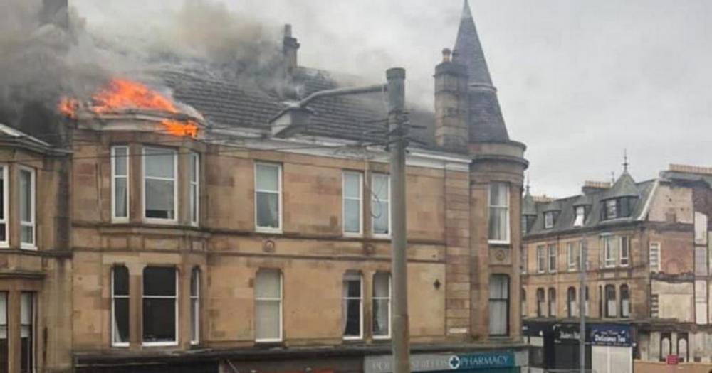 Fire crews battle huge blaze at tenement in Glasgow's southside - www.dailyrecord.co.uk - Scotland