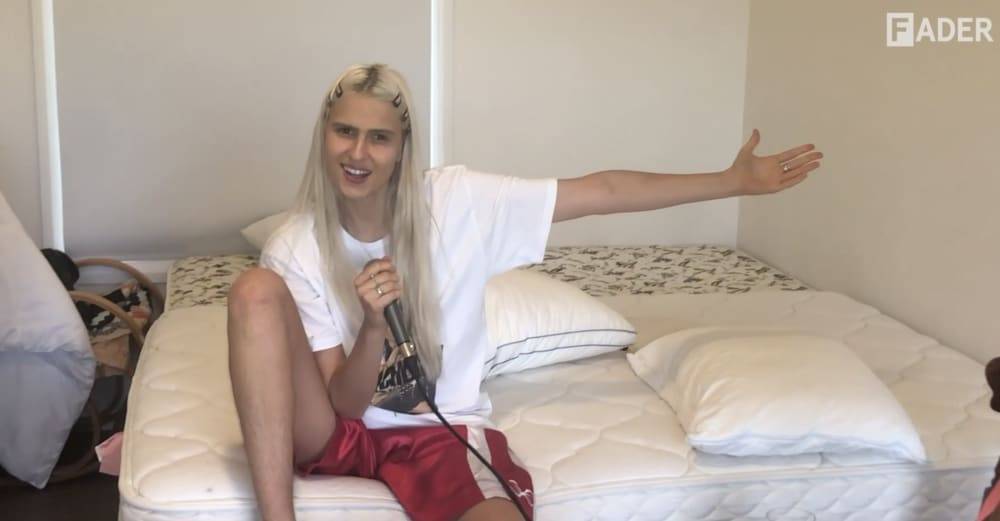 Digital FORT: Watch Banoffee perform “Contagious” from her bedroom - www.thefader.com - Australia