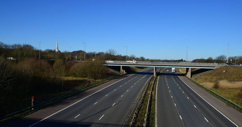 Man spotted 'sunbathing' on motorway embankment - but he had a good reason - www.manchestereveningnews.co.uk