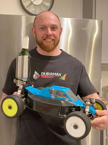 Crafty Man Uses Remote Controlled Car to Offer Neighbour a Drink - www.peoplemagazine.co.za - Wisconsin