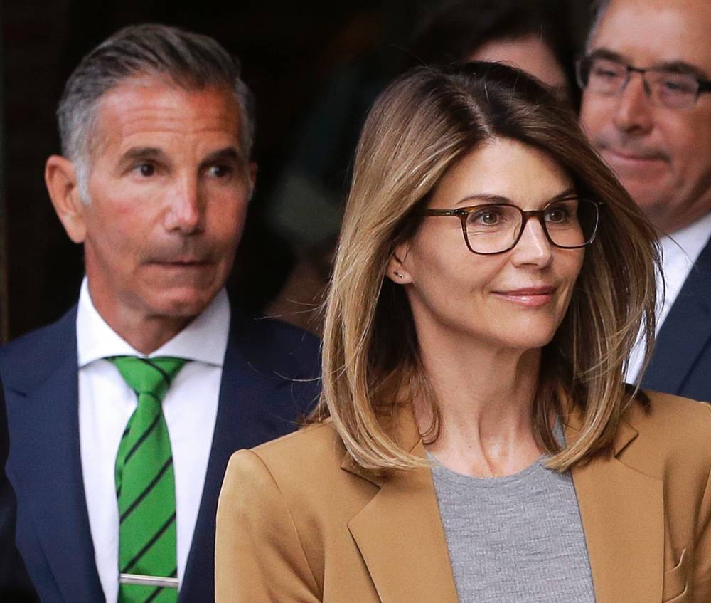 Lori Loughlin's daughters' rowing photos are released by prosecutors in college admissions case - www.foxnews.com - California