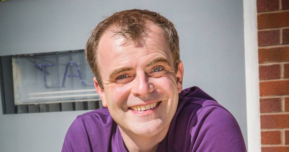 Simon Gregson describes his coronavirus symptoms and offers his car and motorbike to NHS staff - www.manchestereveningnews.co.uk