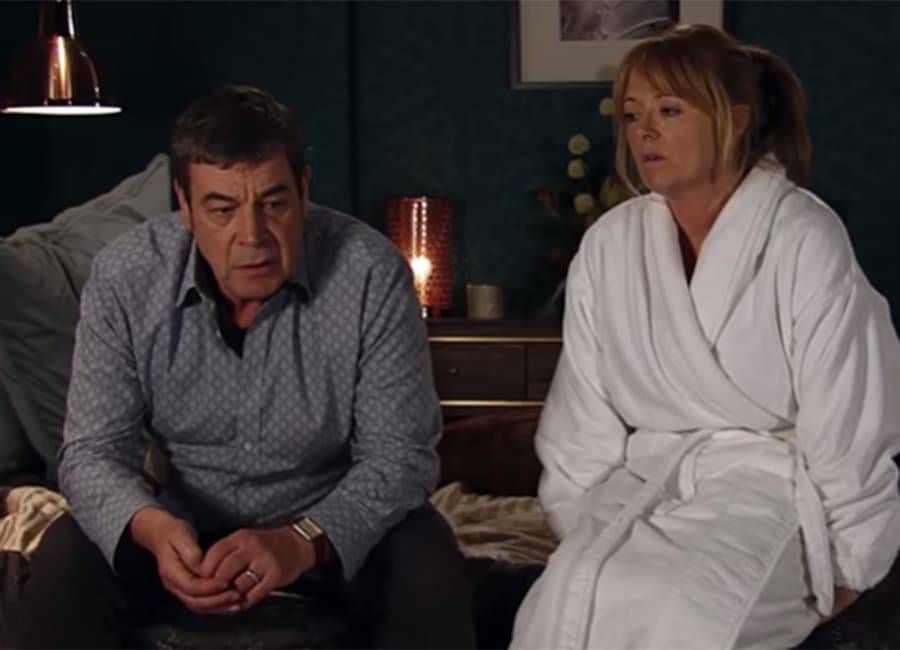 Corrie SPOILERS: Unwelcome visitor causes Johnny and Jenny to flee to France - evoke.ie - France