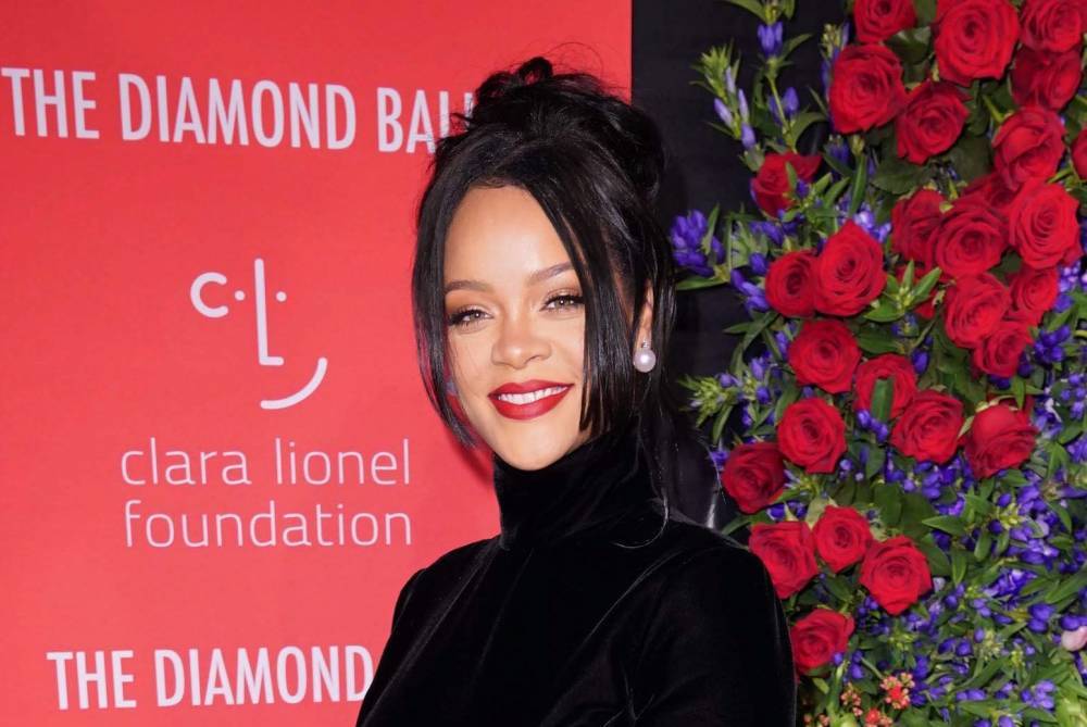 Rihanna Blasts Trump While Declaring She’s ‘Trying To Save The World’ - etcanada.com