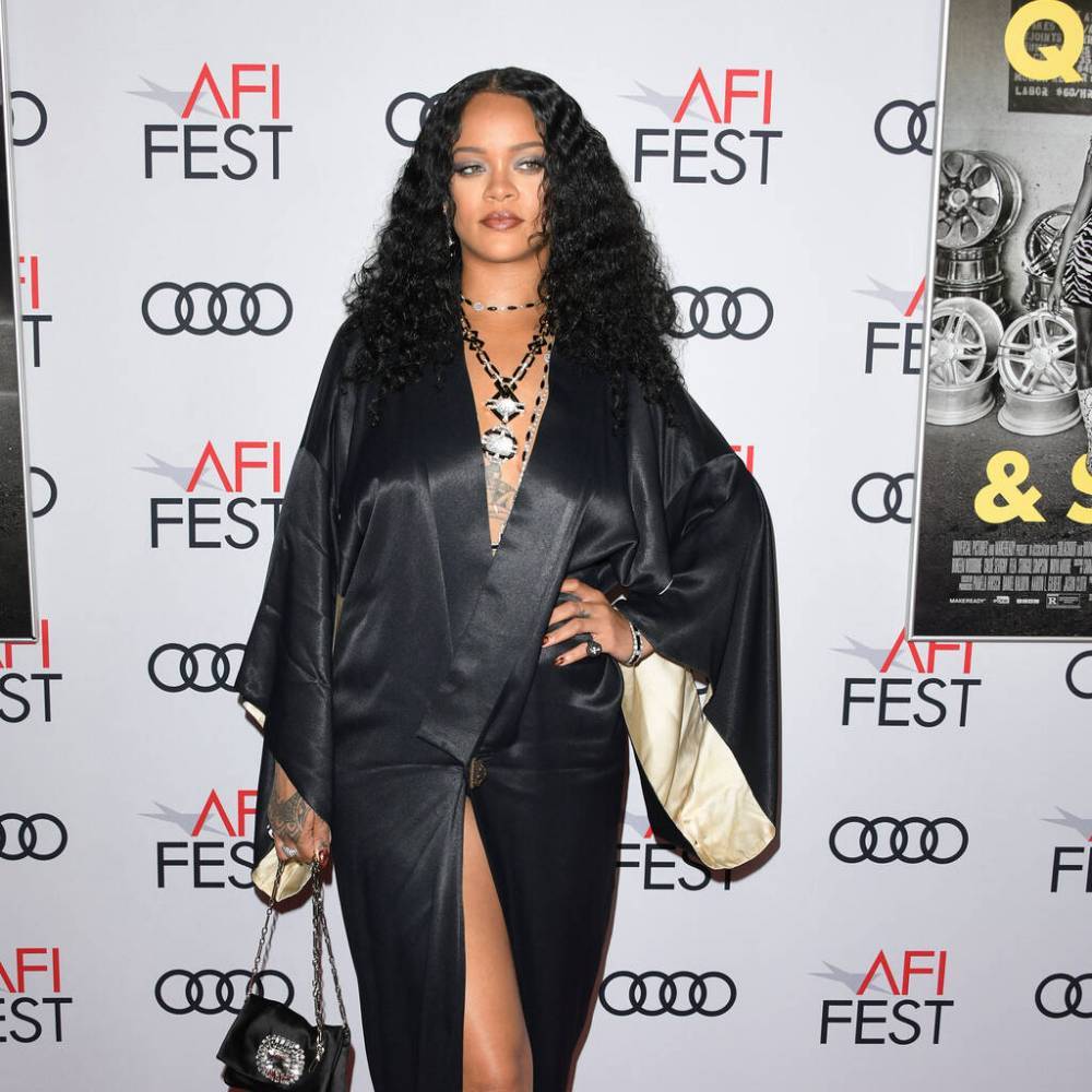 Rihanna scolds fans for asking about new album - www.peoplemagazine.co.za