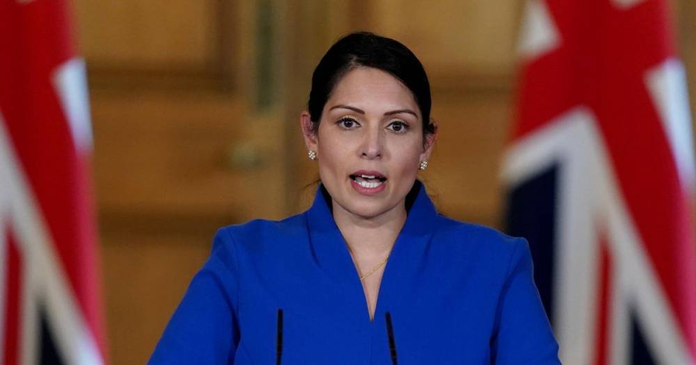 Priti Patel repeatedly refuses to apologise to NHS staff for lack of PPE during coronavirus daily briefing - www.manchestereveningnews.co.uk