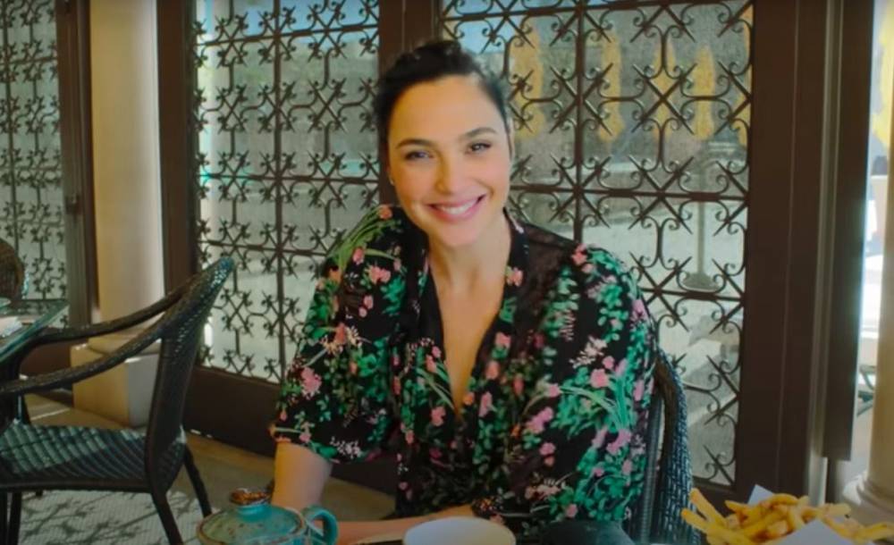 Gal Gadot Teaches Hebrew — And How To Correctly Pronounce Her Name — In Vogue ’73 Questions’ Interview - etcanada.com - Maldives