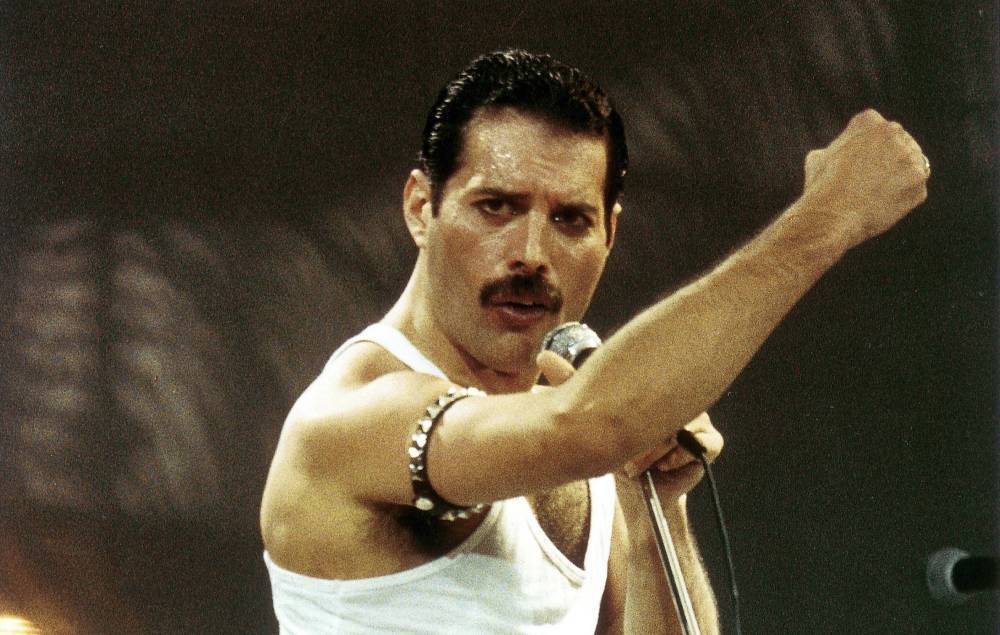 Man’s lockdown ‘recreation’ of Freddie Mercury’s Live Aid performance goes viral - www.nme.com