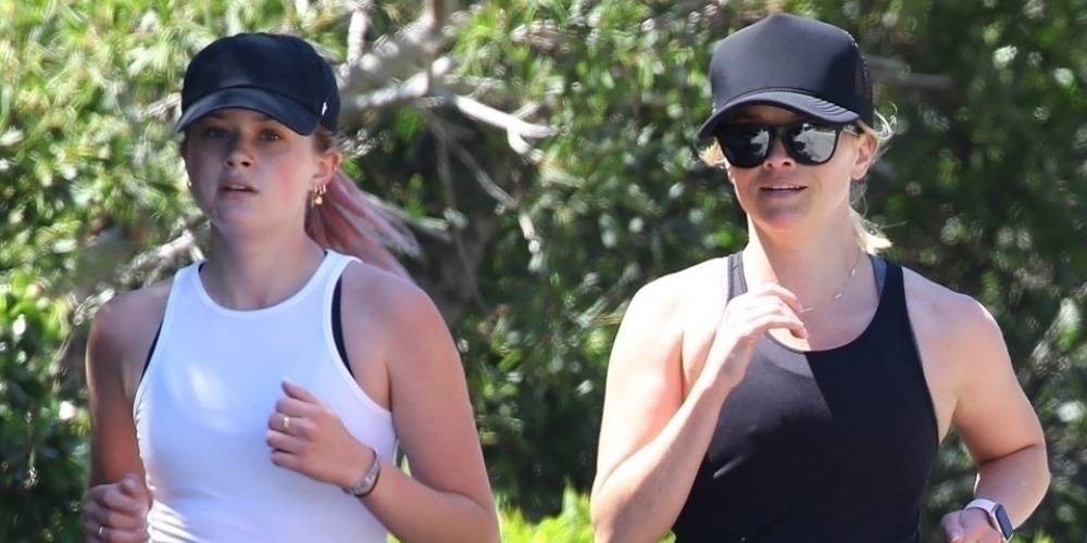 Reese Witherspoon & Daughter Ava Go Jogging Together Amid Pandemic - www.justjared.com - county Pacific