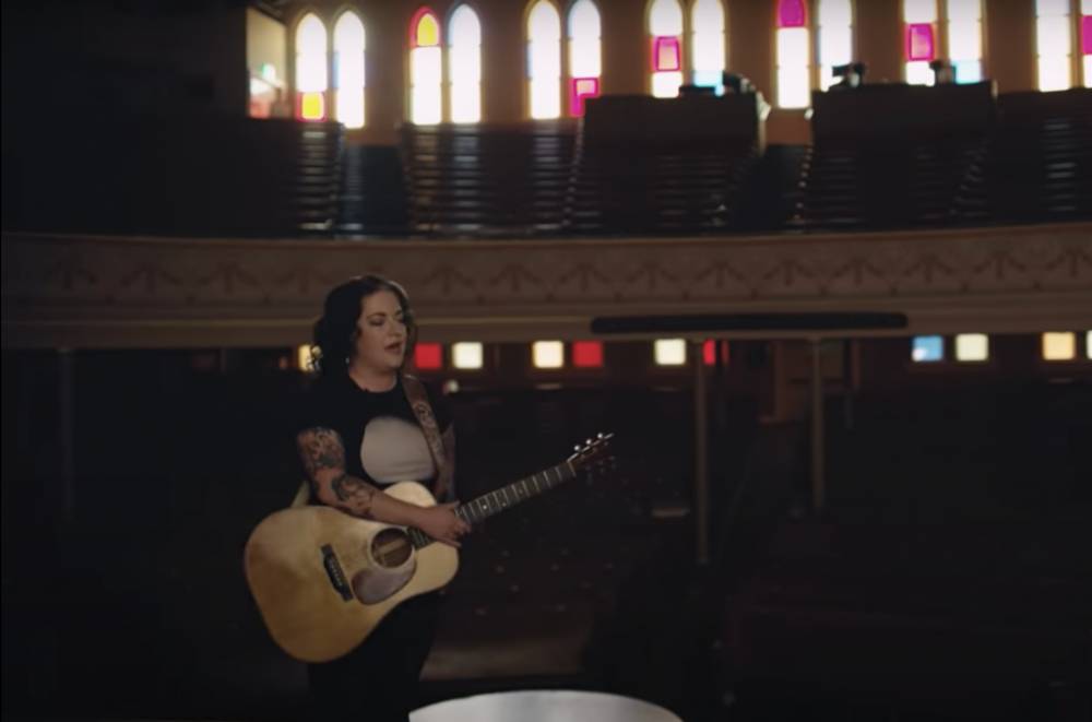 Ashley McBryde Tears Up While Singing 'Amazing Grace' at the Ryman Auditorium: Watch - www.billboard.com - Nashville