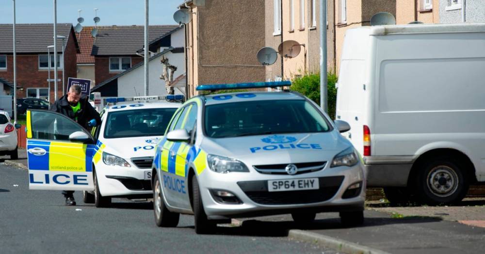 Riot cops lock down Ayrshire street after report of man with blade - www.dailyrecord.co.uk - Scotland - city Irvine