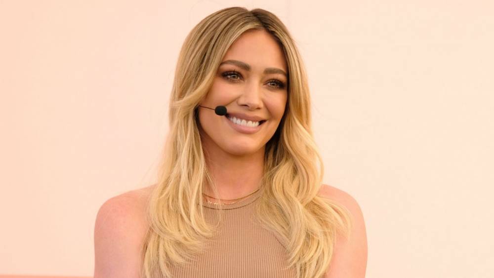 Hilary Duff Dyes Her Hair a Bold New Color While in Quarantine: See the Shocking Look! - www.etonline.com