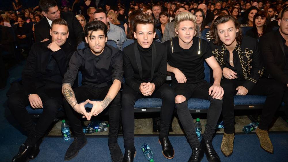 Stop What You're Doing, All Of One Direction Just Refollowed Zayn On Twitter - www.mtv.com
