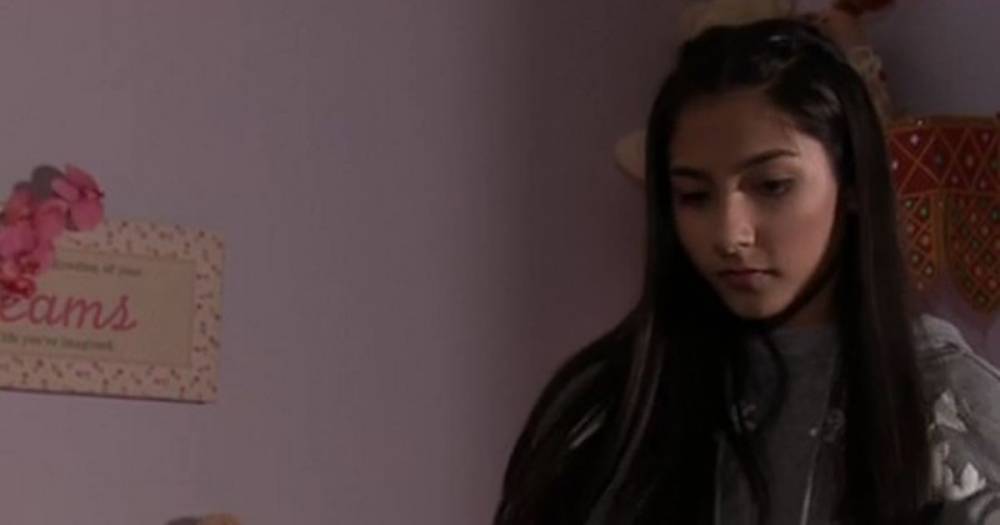 Horror over Coronation Street sexting scenes as 14-year-old Asha stripped for her crush - www.manchestereveningnews.co.uk