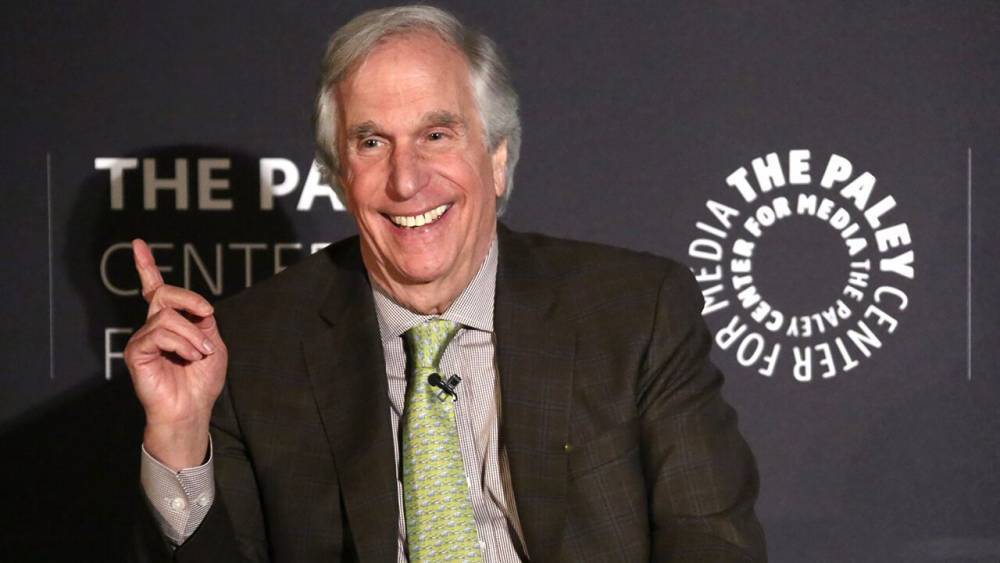Henry Winkler says his grandkids keep their distance in driveway while visiting: 'I want only to squeeze them' - www.foxnews.com