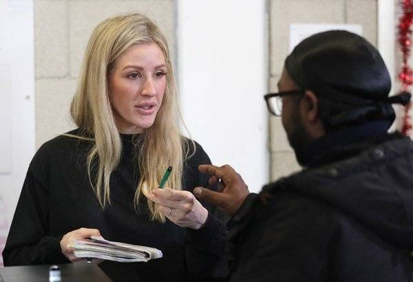 Ellie Goulding helps provide phones for homeless people - www.breakingnews.ie
