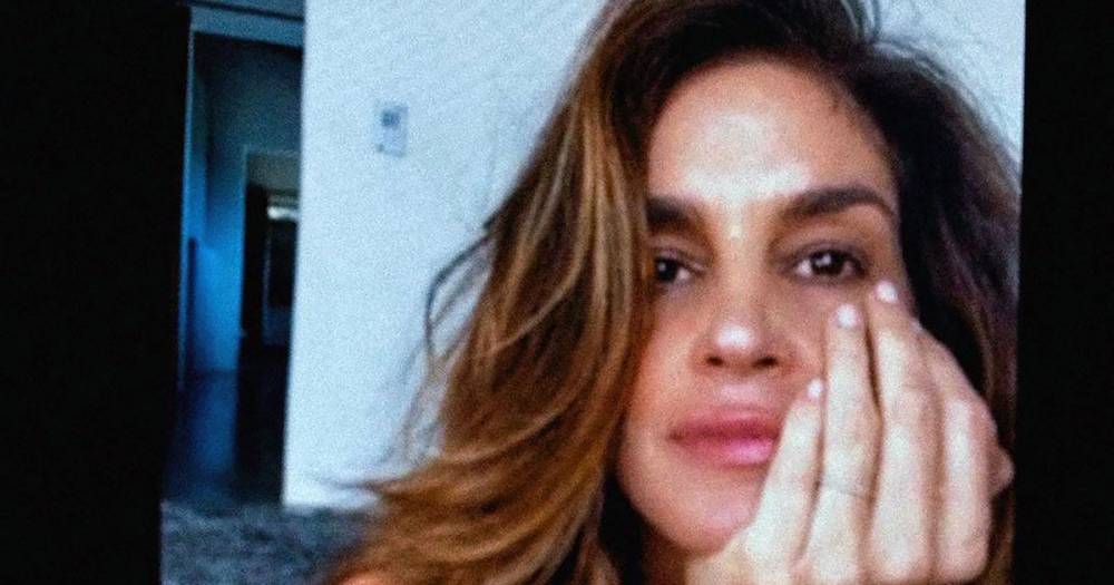 Cindy Crawford Does a FaceTime Photo Shoot While in Quarantine - www.usmagazine.com