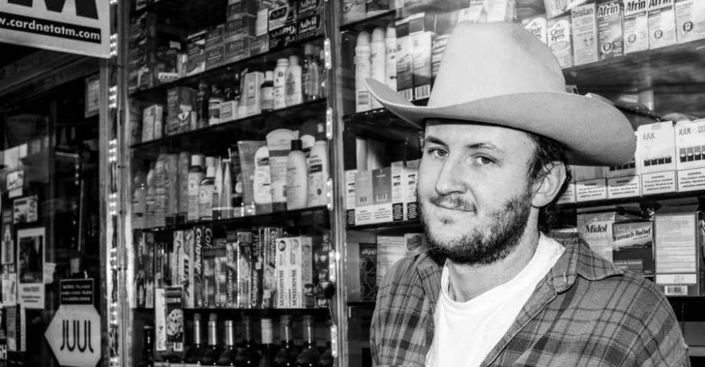 Get some weird country in your life with Dougie Poole’s “Vaping on the Job” - www.thefader.com