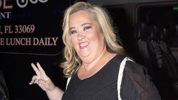 Mama June Covers Up Her Missing Tooth Face During Supermarket Outing With Her Guy Pal - hollywoodlife.com