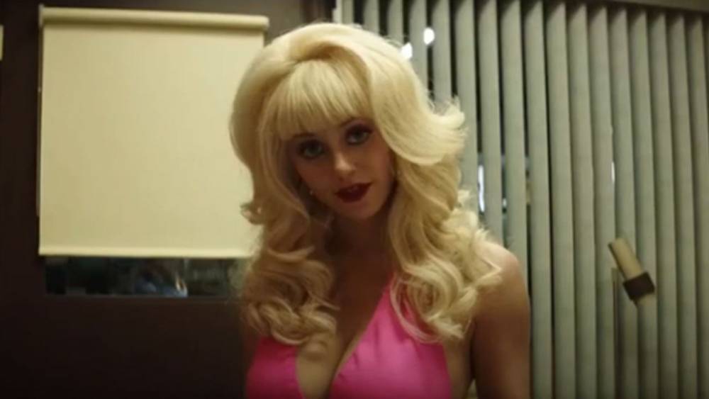 Emmy Rossum Transforms Into a Billboard Bombshell in First 'Angelyne' Trailer - www.etonline.com - Los Angeles