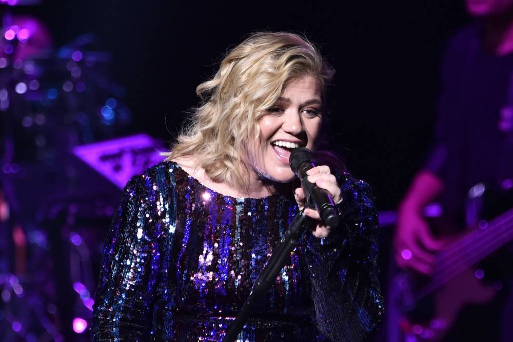 Kelly Clarkson Debuts New Single ‘I Dare You’ With International Flair - etcanada.com