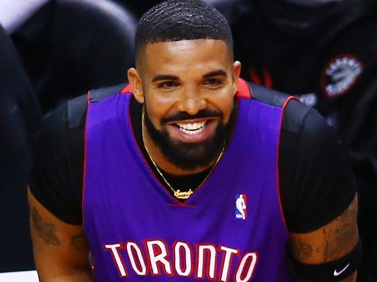 Drake trolls 76ers, offers ride on Air Drake as part of All In Challenge - torontosun.com - Los Angeles
