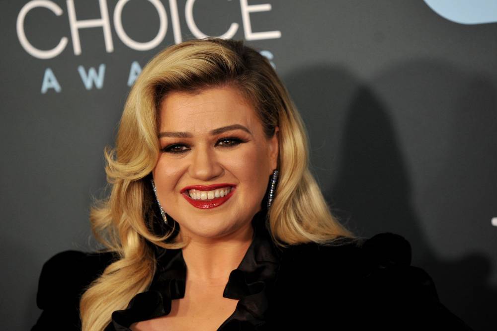 Kelly Clarkson Discusses New Single ‘I Dare You’, Takes Over Radio Show To Celebrate Release - etcanada.com