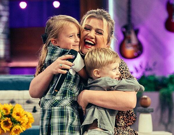 Kelly Clarkson Says Her Kids Are "Losing It" Over Their Schoolwork - www.eonline.com