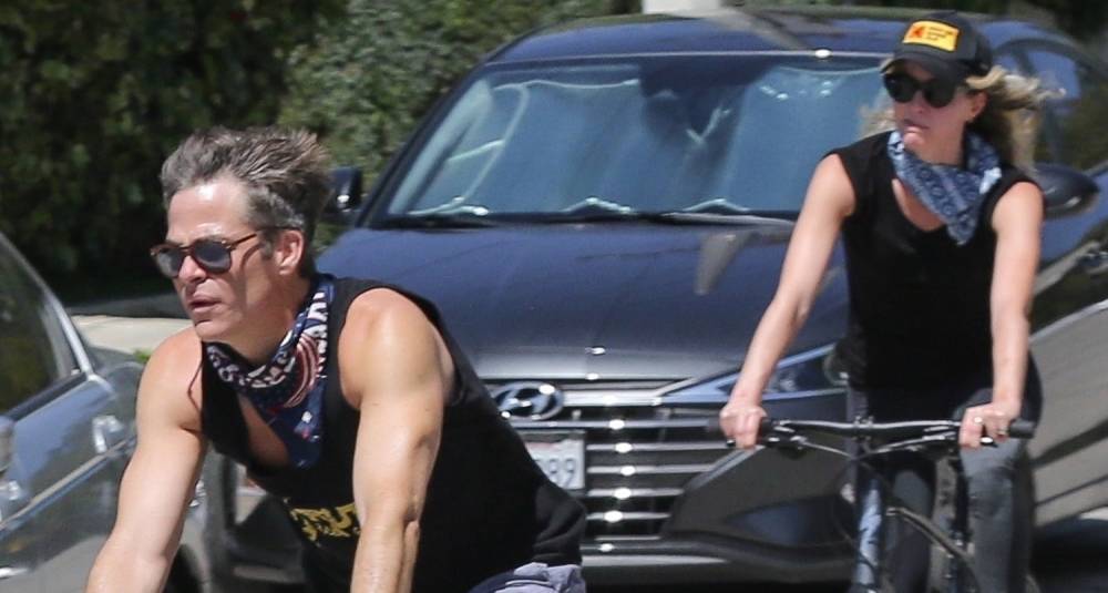 Chris Pine Soaks Up the Sun During a Bike Ride with Annabelle Wallis - www.justjared.com - Los Angeles