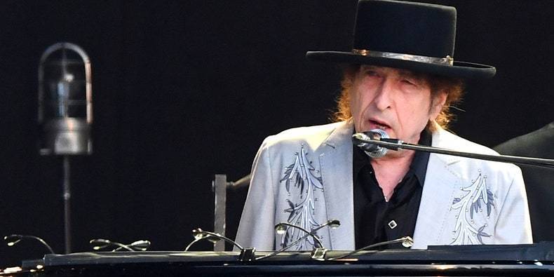 Bob Dylan Shares New Song “I Contain Multitudes”: Listen - pitchfork.com