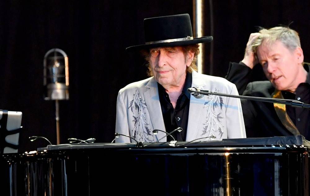 Bob Dylan shares another new song, ‘I Contain Multitudes’ - www.nme.com - USA