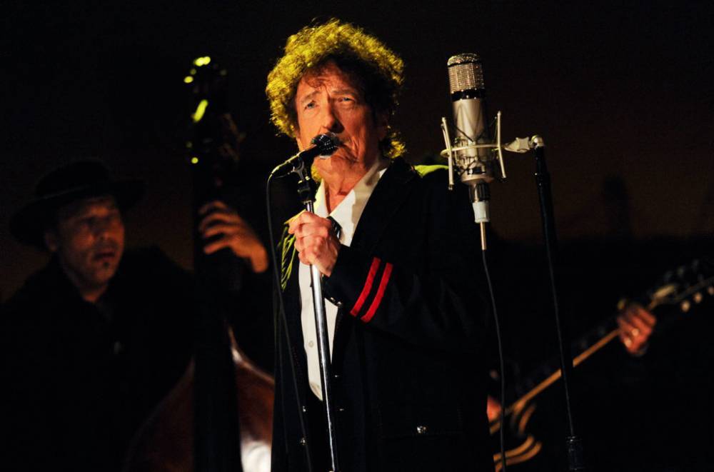 Bob Dylan Lives on The Edge In Surprise Release ‘I Contain Multitudes’: Stream It Now - www.billboard.com - Britain - Indiana
