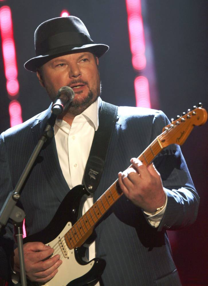 Christopher Cross Reveals COVID-19 Has Left Him Temporarily Paralyzed And ‘Unable To Walk’ - etcanada.com