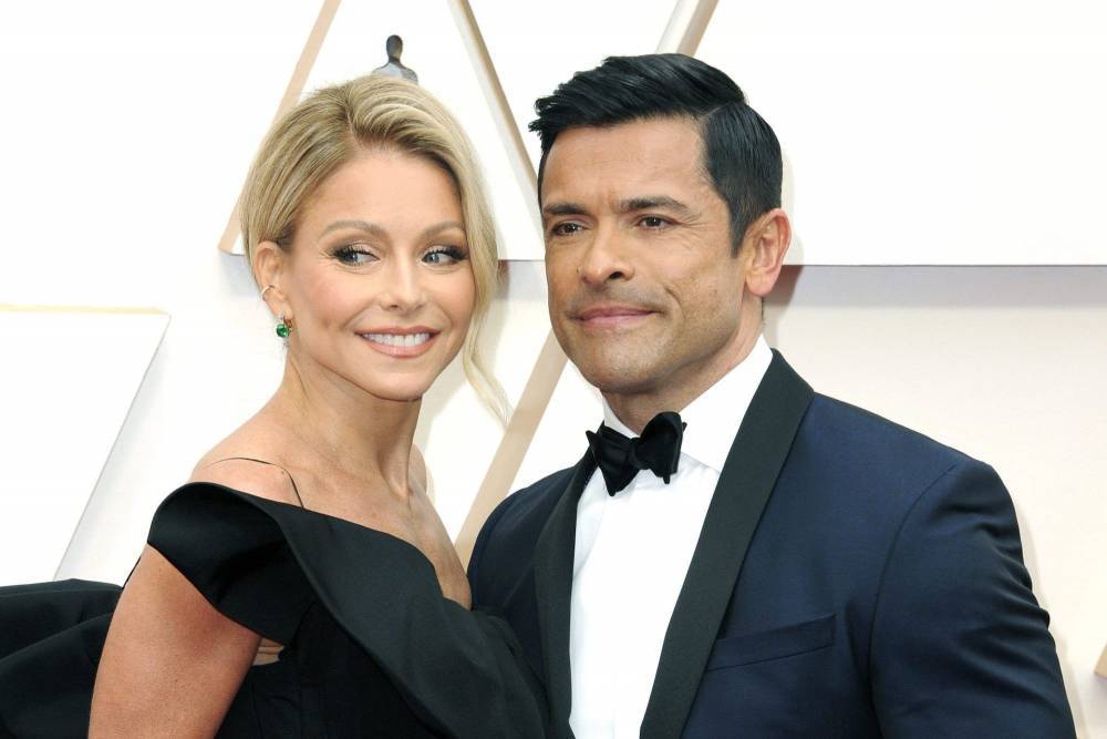 Kelly Ripa And Mark Consuelos Get Candid About Their Sex Life, Andy Cohen Comments On His Lack Of - etcanada.com