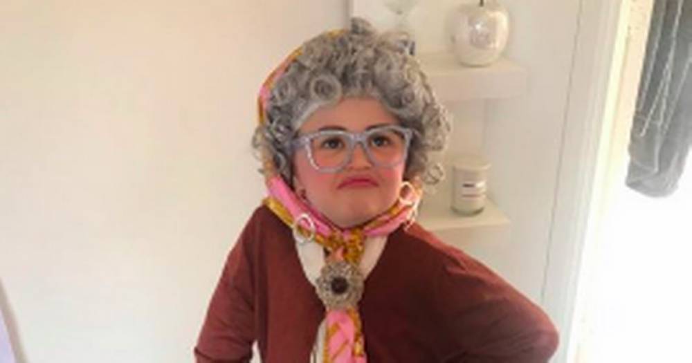Scots schoolgirl, 6, goes viral after dressing up as hilarious pensioner 'Wee Mary' - www.dailyrecord.co.uk - Australia - Scotland - USA - Canada