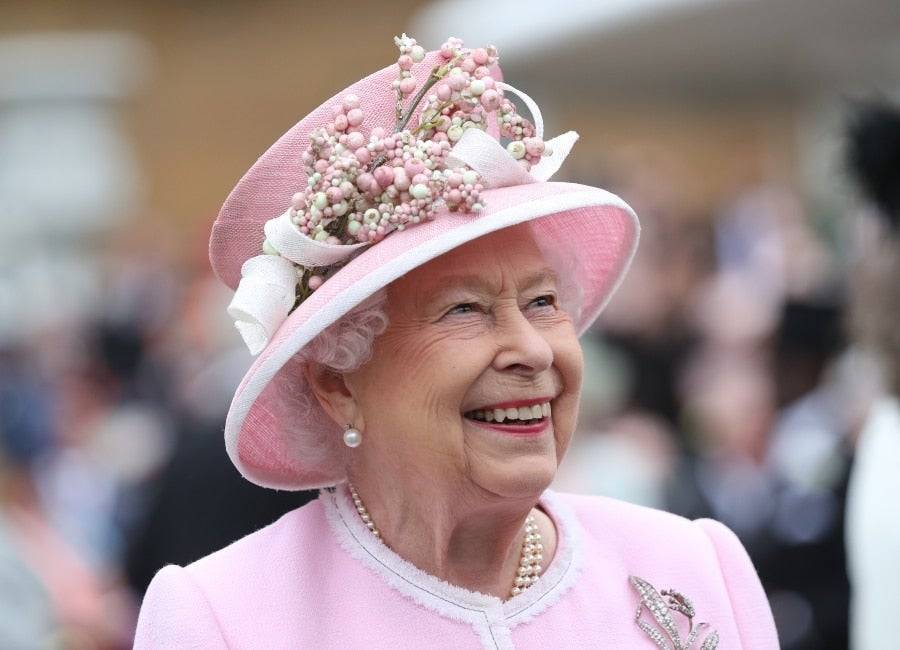 The Queen forced to celebrate 94th birthday in isolation - evoke.ie