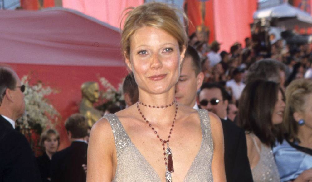 Gwyneth Paltrow is Auctioning Off Oscars 2000 Dress - www.justjared.com