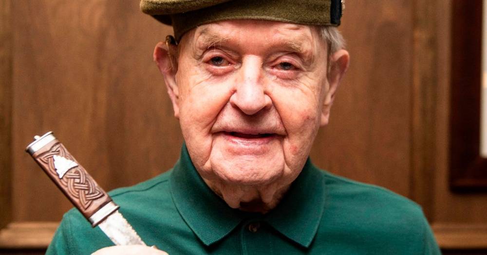 WWII hero reunited with D-Day skean dhu lost by blundering airport staff - www.dailyrecord.co.uk - France