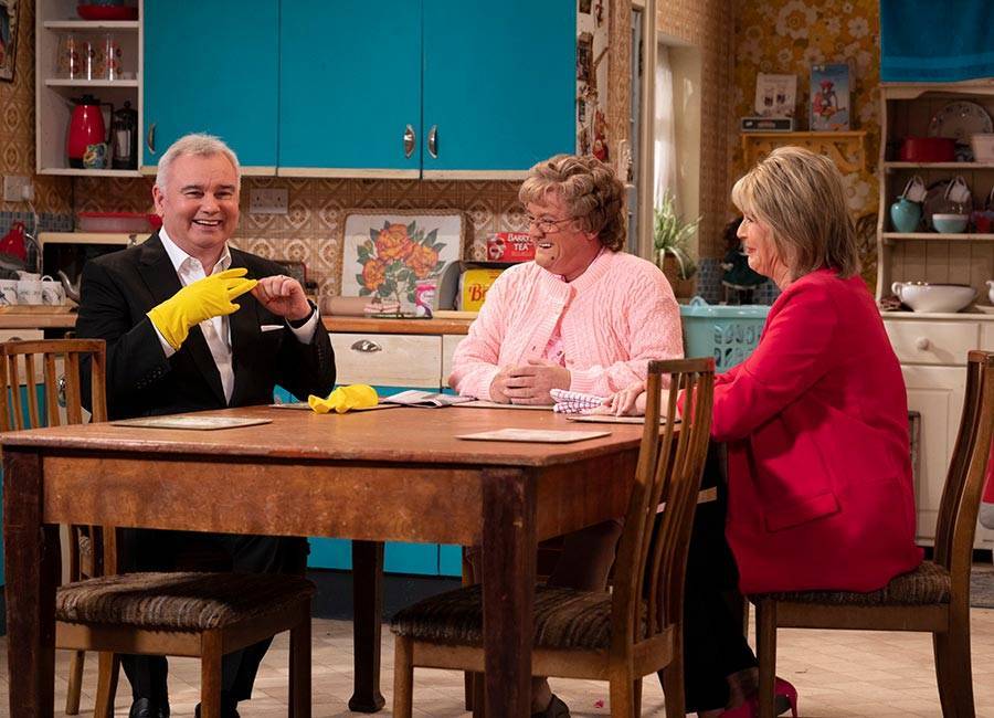 Audience in stitches over Eamonn and Ruth on All ‘Round to Mrs Browns - evoke.ie - Ireland