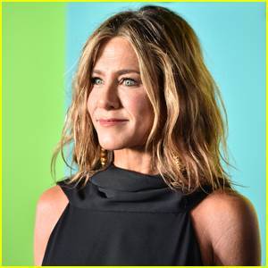 Jennifer Aniston Uses This $25 Tangle Spray for Her Natural Waves! - www.justjared.com