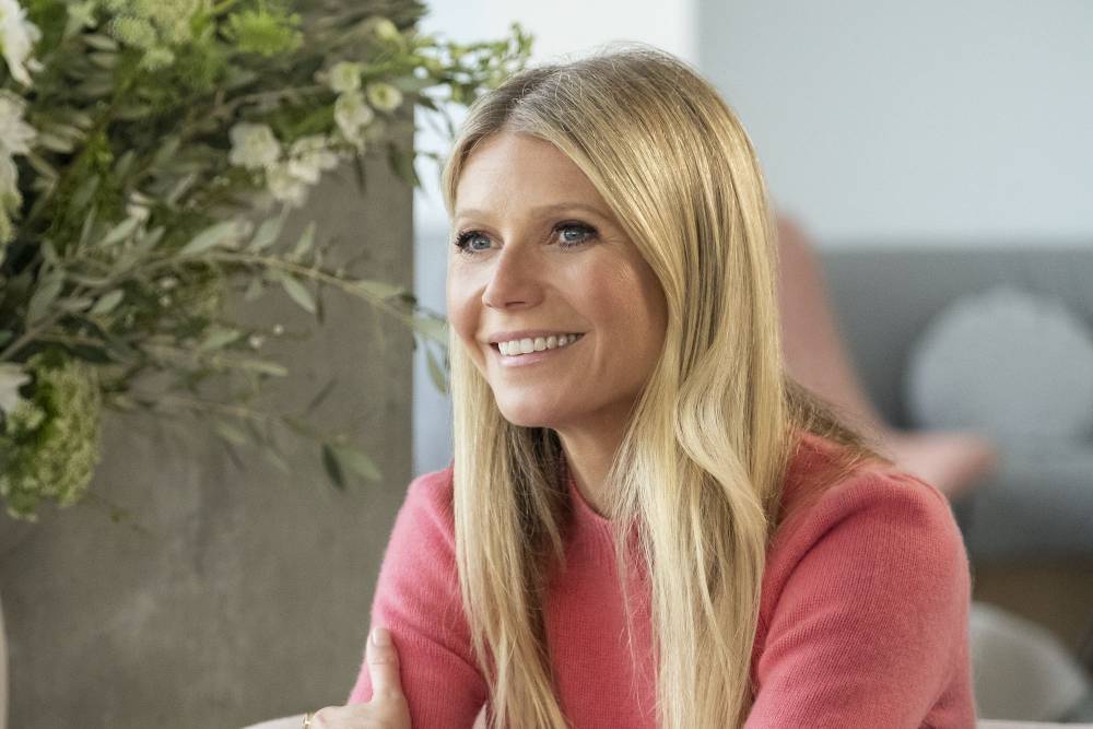 Gwyneth Paltrow Is Auctioning Her 2000 Oscar Gown To Raise Money For Food Charities, Challenges Other Celebs To Follow Her Lead - etcanada.com - county Love