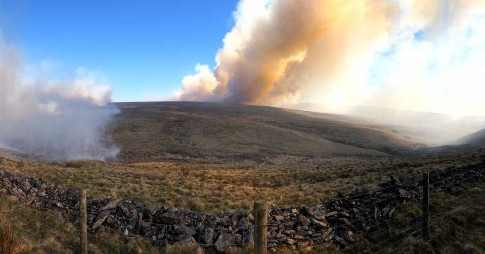A huge moor fire has broken out in the Pennines - www.manchestereveningnews.co.uk - Manchester
