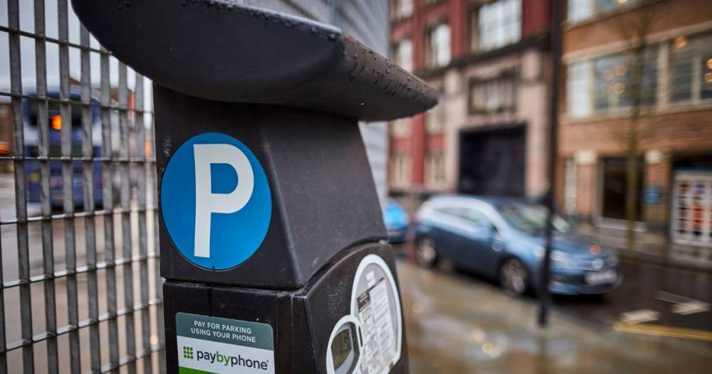 Parking restrictions relaxed across Manchester for some people - but the wardens WILL still be working - www.manchestereveningnews.co.uk - Manchester