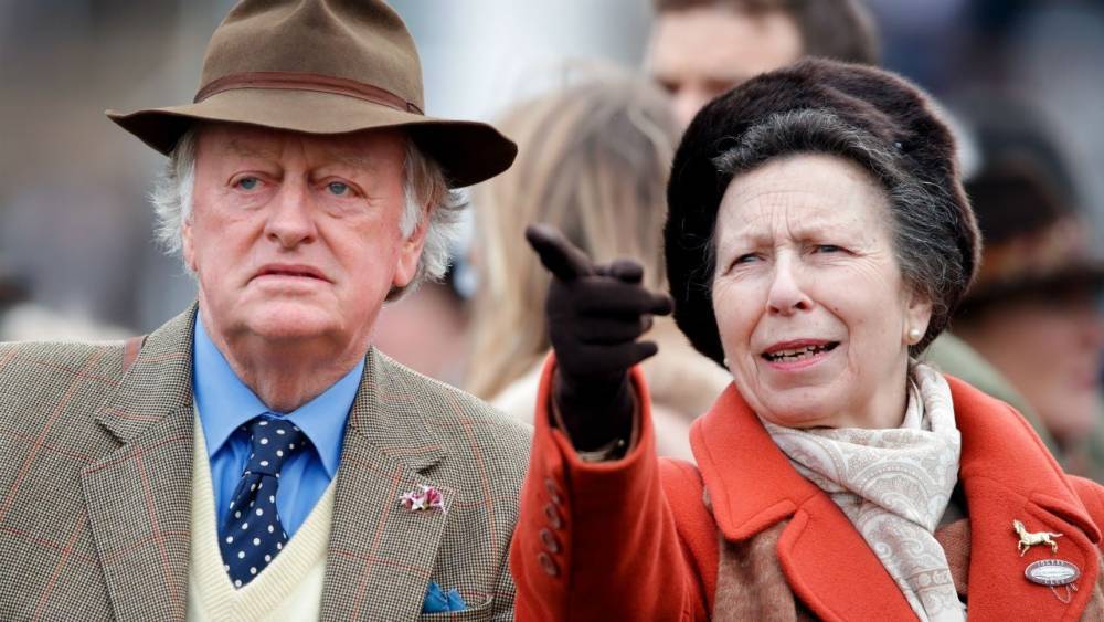 Andrew Parker Bowles Tests Positive for Coronavirus After Spending Time With Royal Family - www.etonline.com
