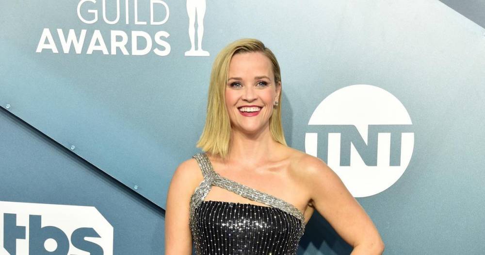 Reese Witherspoon giving free dresses to teachers - www.wonderwall.com
